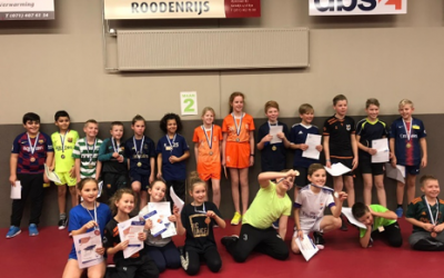 Kindertafeltennisfeest bij Rijnsoever, mede mogelijk door subsidie van de afdeling West